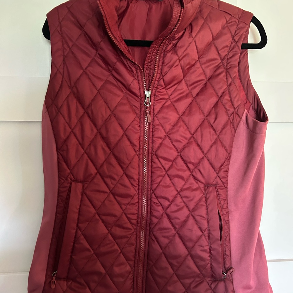 Marmot Women’s Puffy Quilted Vest - Red/burgundy. Medium